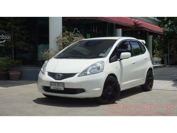 จัดไฟแนนซ์ได้เต็ม  ฟรีดาวน์ แถมประกันภัย 2010 HONDA JAZZ 1.5 S